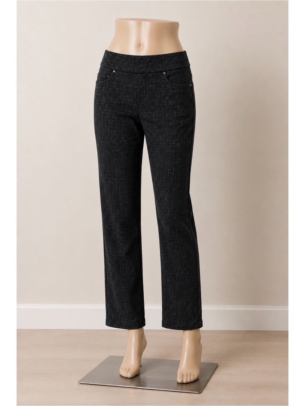 Gloria Vanderbilt Avery Straight-Leg Pull-On Pants in Charcoal Black - Picture 4 of 8